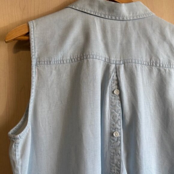 Chico's Sleeveless Blue Blouse Top Shirt Women's Size 2 Button Front and Back - Picture 8 of 9